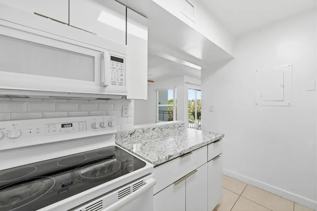 505 S Pine Island Road Plantation FL 33324