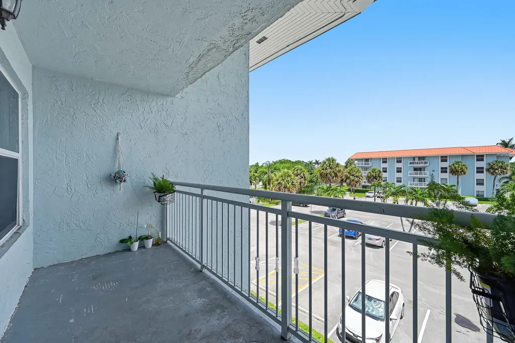 505 S Pine Island Road Plantation FL 33324