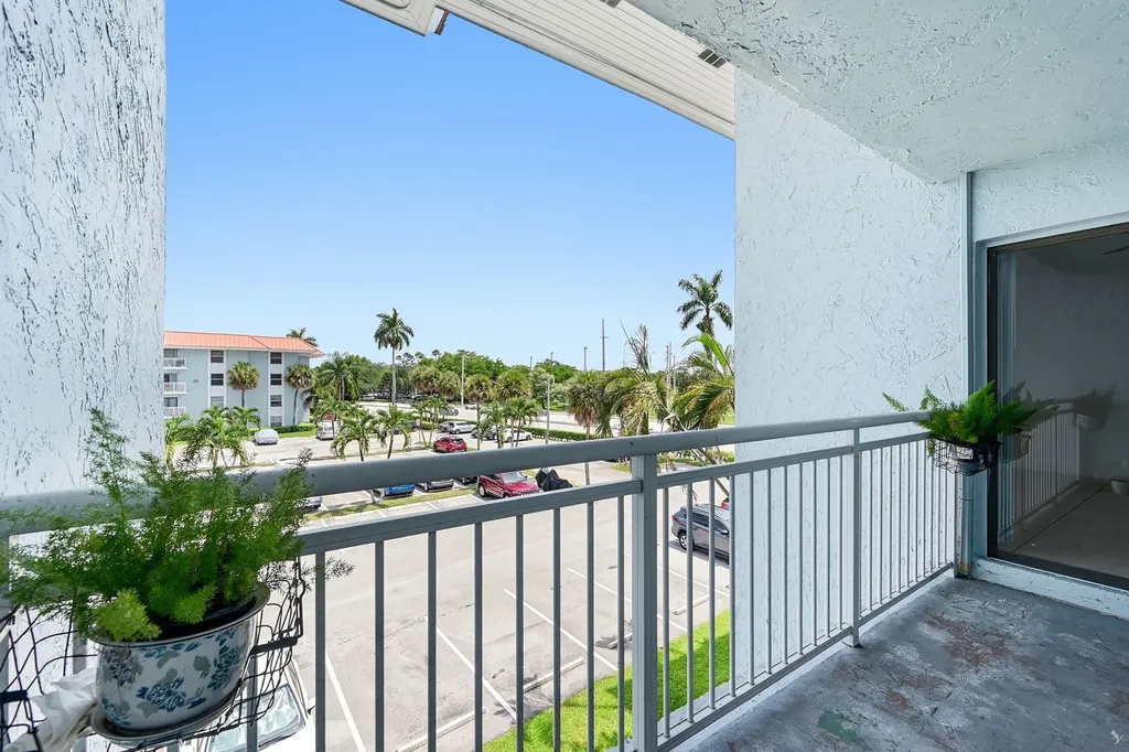 505 S Pine Island Road Plantation FL 33324
