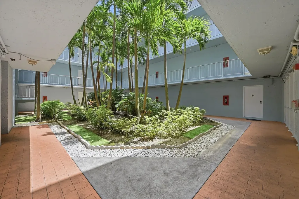 505 S Pine Island Road Plantation FL 33324