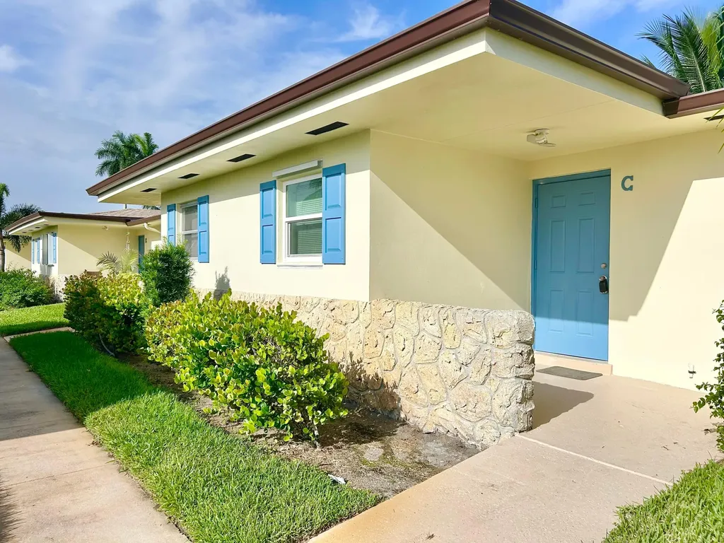 2844 Crosley Drive E West Palm Beach FL 33415
