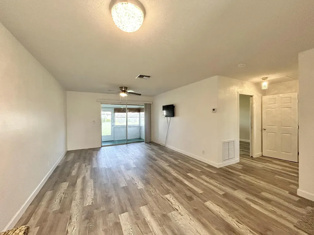 2844 Crosley Drive E West Palm Beach FL 33415