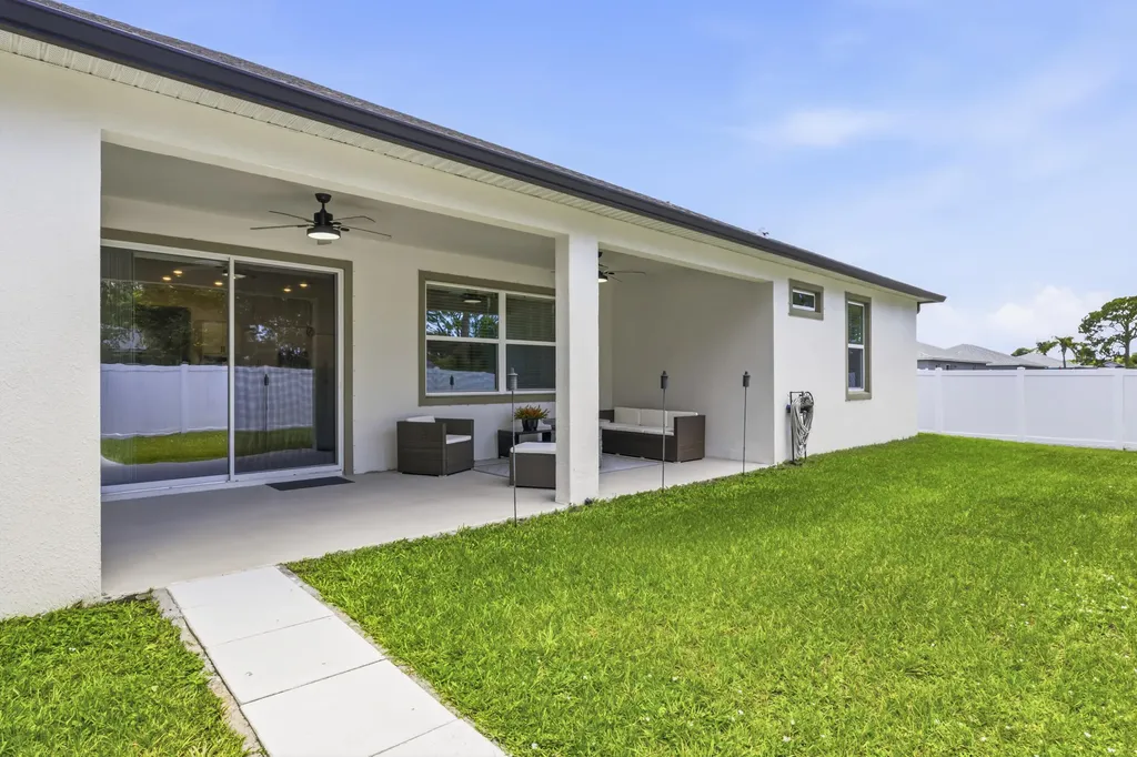 179 SW De Gouvea Terrace Port St Lucie FL 34984