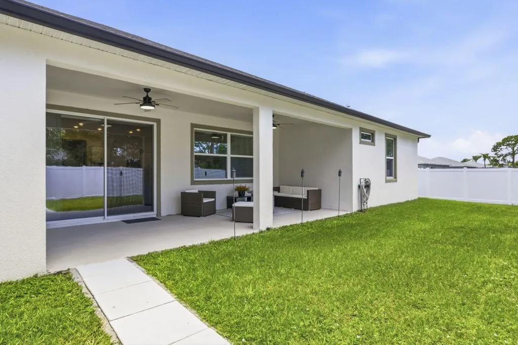 179 SW De Gouvea Terrace Port St Lucie FL 34984