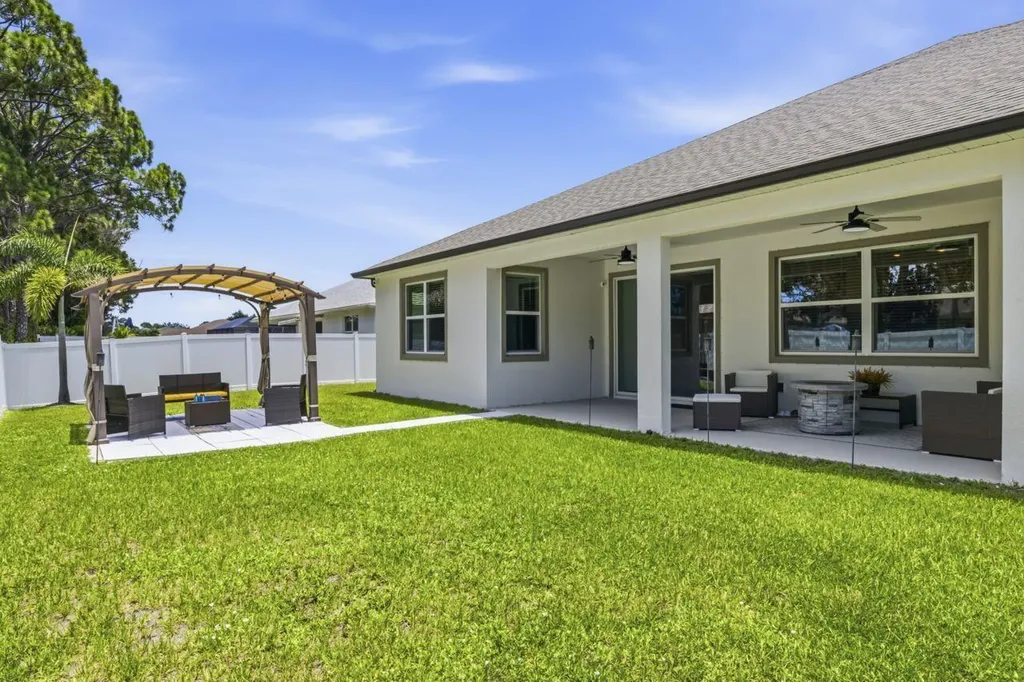 179 SW De Gouvea Terrace Port St Lucie FL 34984