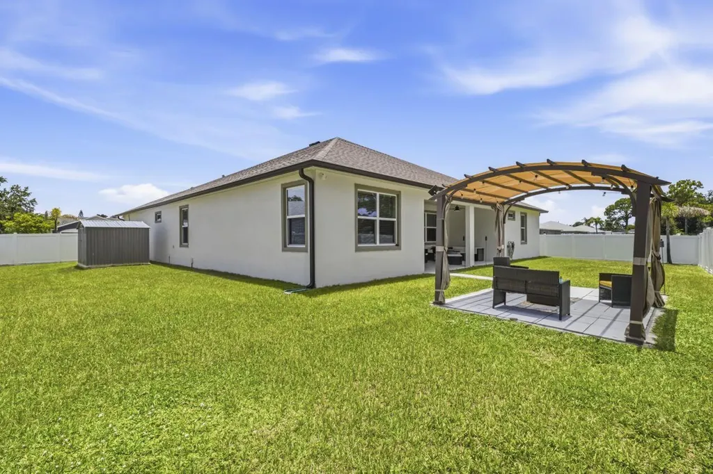 179 SW De Gouvea Terrace Port St Lucie FL 34984