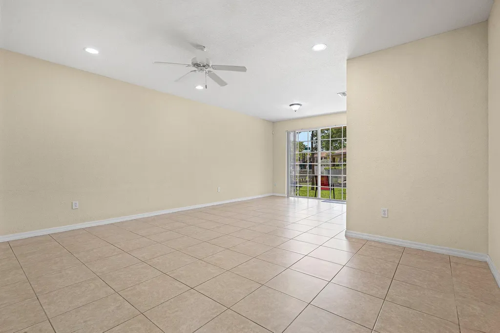 6272 S Military Trail Lake Worth FL 33463