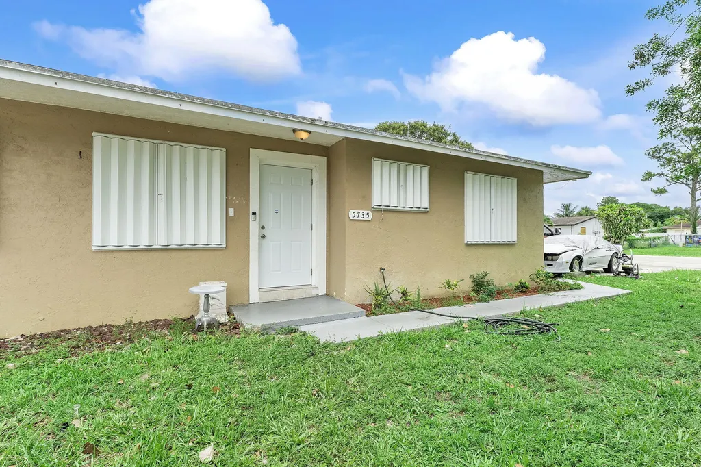 5735 Kumquat Road West Palm Beach FL 33413