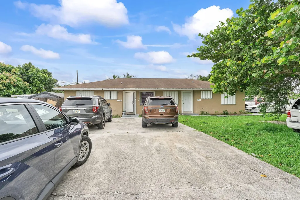 5735 Kumquat Road West Palm Beach FL 33413