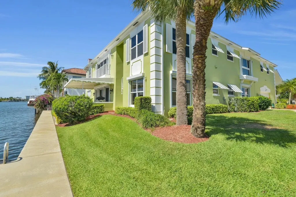 1704 Del Haven Drive Delray Beach FL 33483