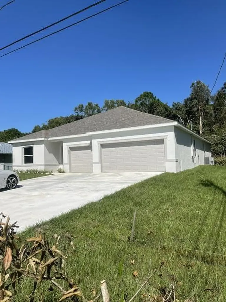 4958 NW Flintstone Avenue Port St Lucie FL 34983
