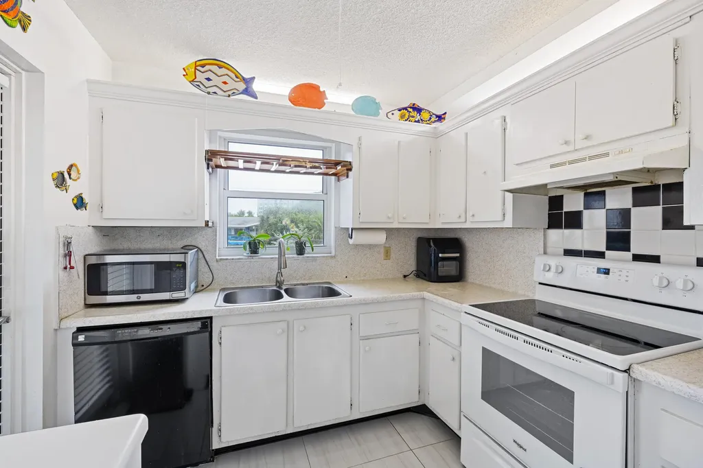 1200 Hibiscus Avenue Pompano Beach FL 33062
