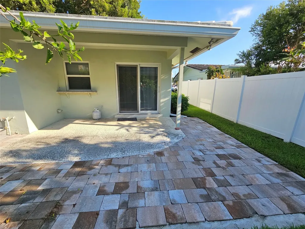 2120 NE 41st Street Lighthouse Point FL 33064