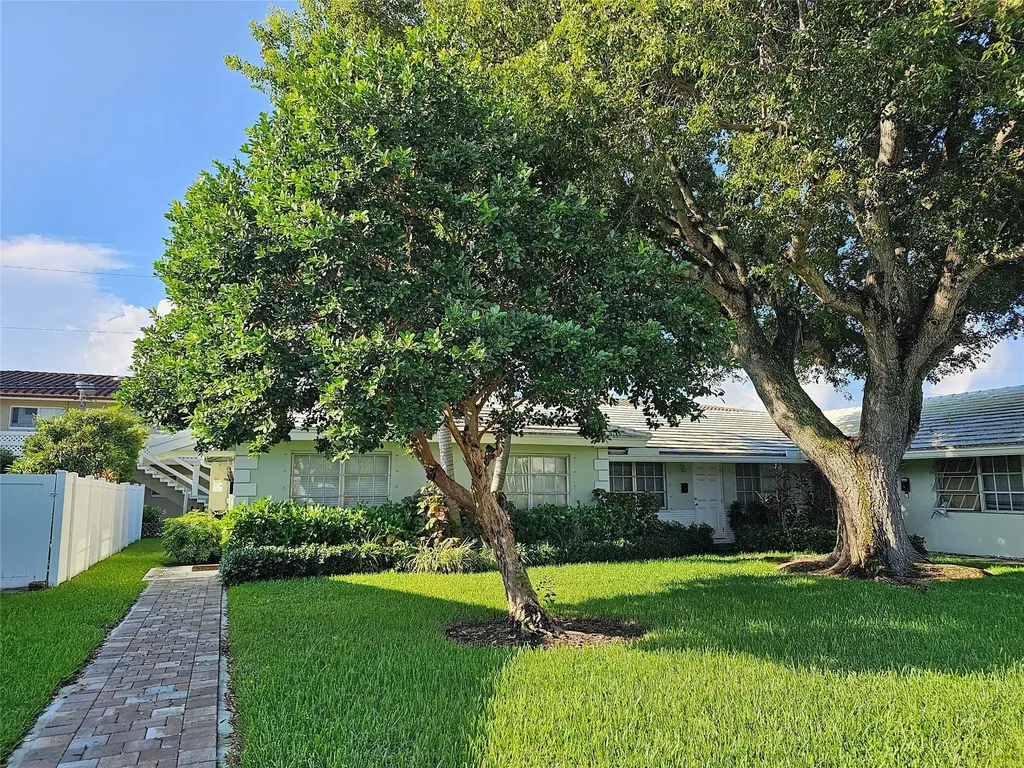 2120 NE 41st Street Lighthouse Point FL 33064