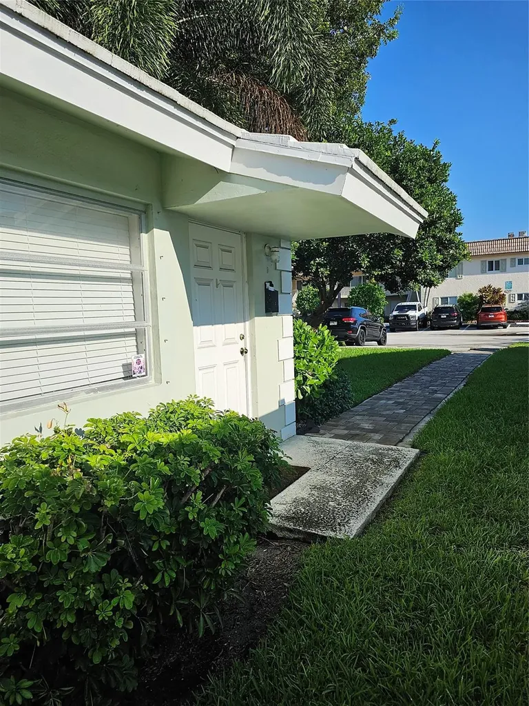 2120 NE 41st Street Lighthouse Point FL 33064
