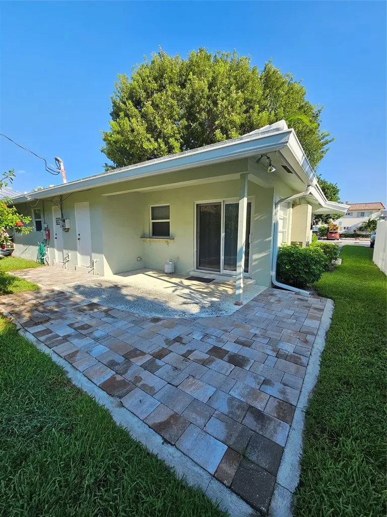 2120 NE 41st Street Lighthouse Point FL 33064