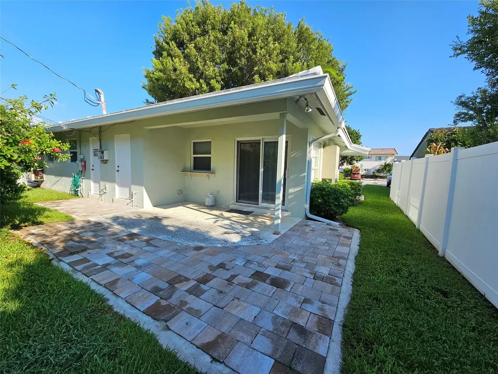 2120 NE 41st Street Lighthouse Point FL 33064
