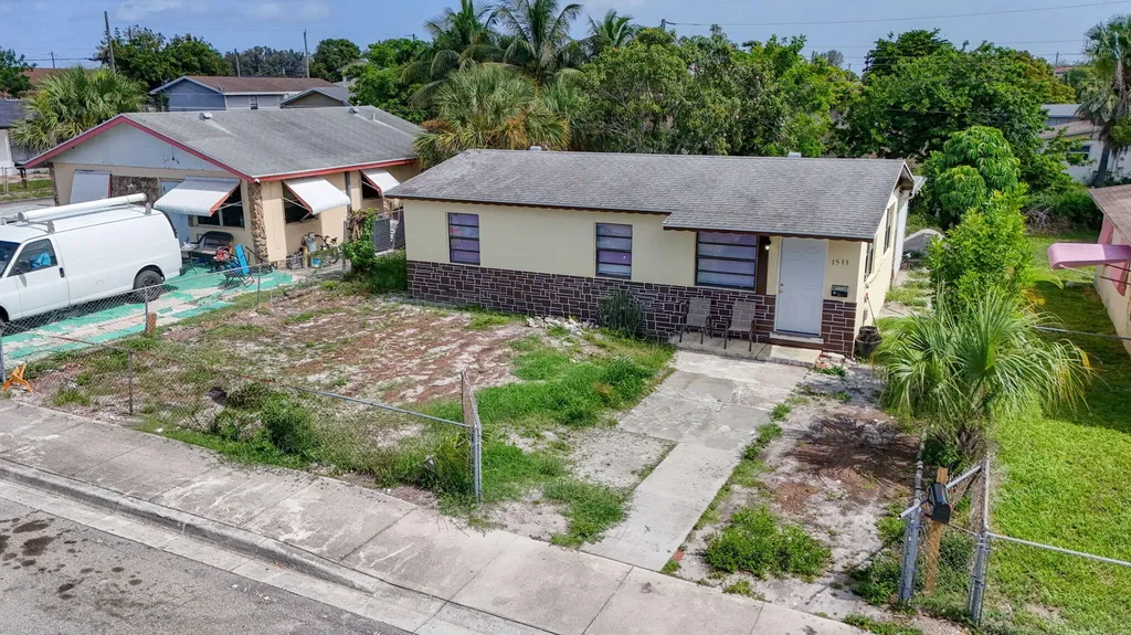 1511 W 32nd Street West Palm Beach FL 33404