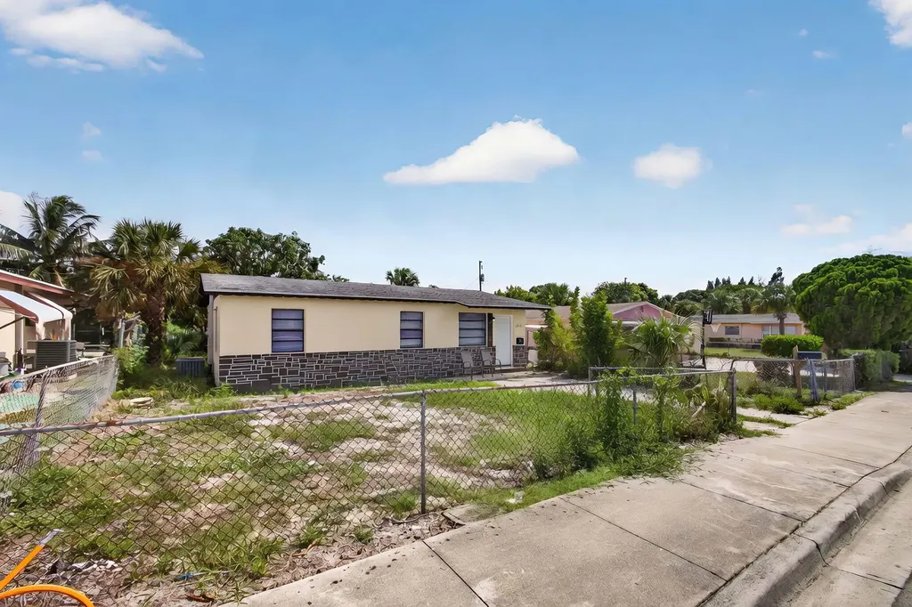 1511 W 32nd Street West Palm Beach FL 33404