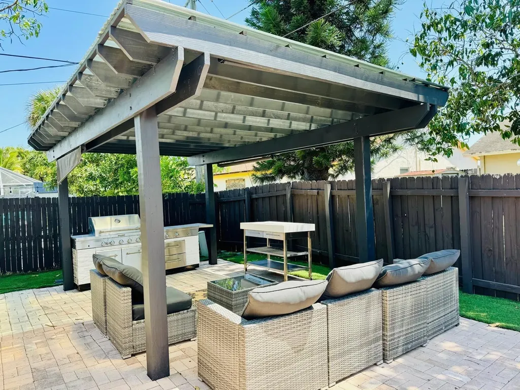 330 SW 35th Avenue Deerfield Beach FL 33442
