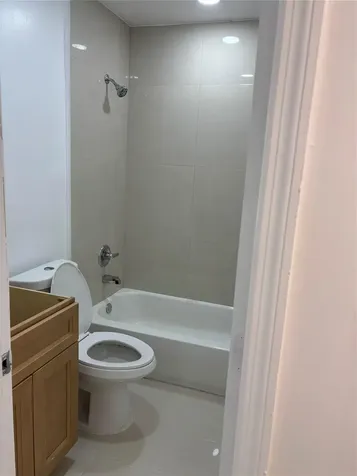 5635 Grant Street Hollywood FL 33021
