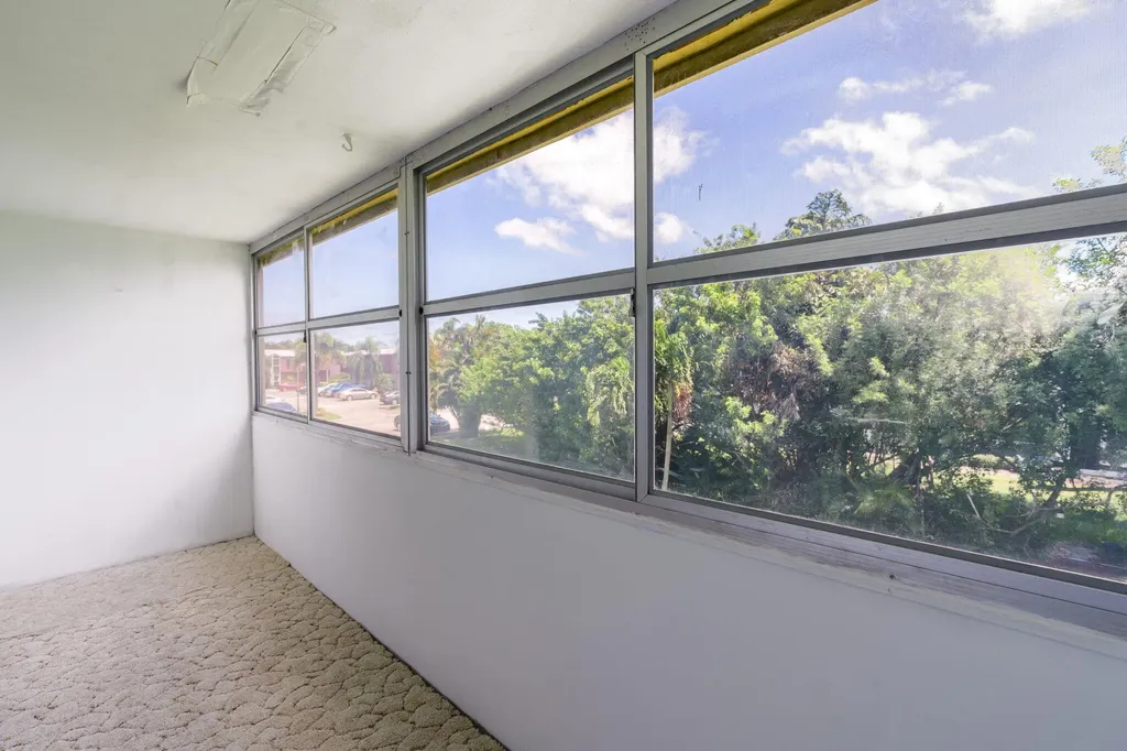 77 Kingswood West Palm Beach FL 33417
