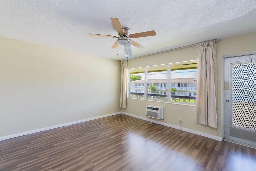 77 Kingswood West Palm Beach FL 33417