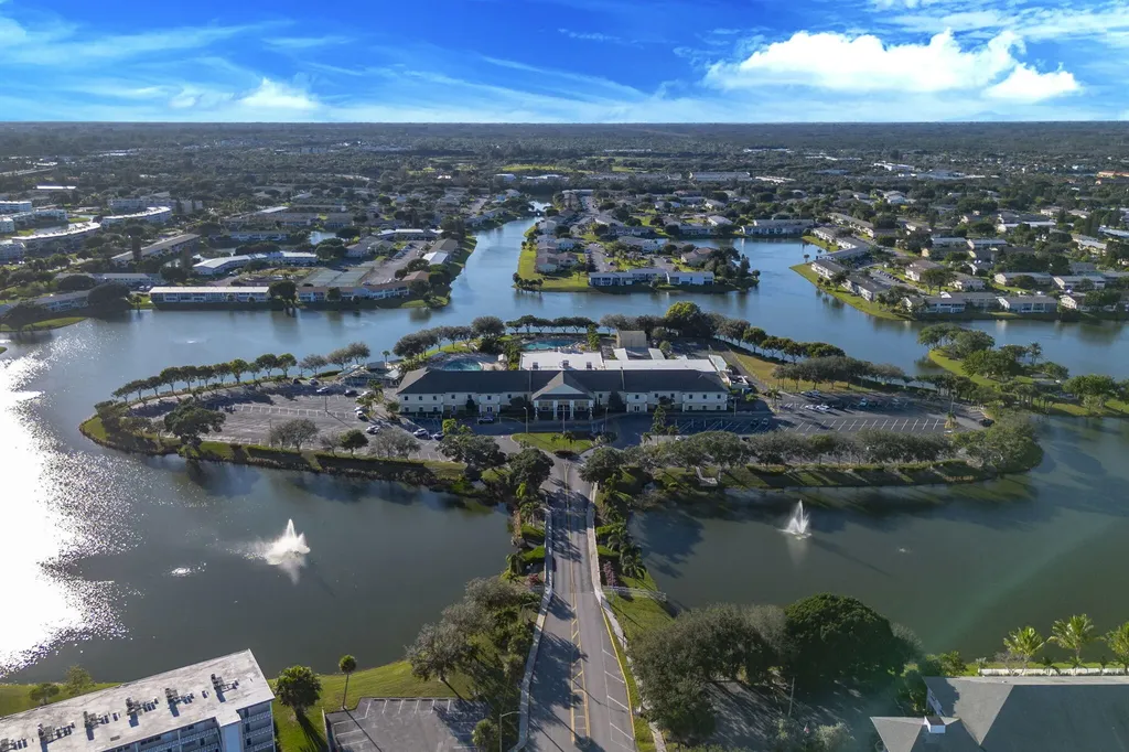 77 Kingswood West Palm Beach FL 33417