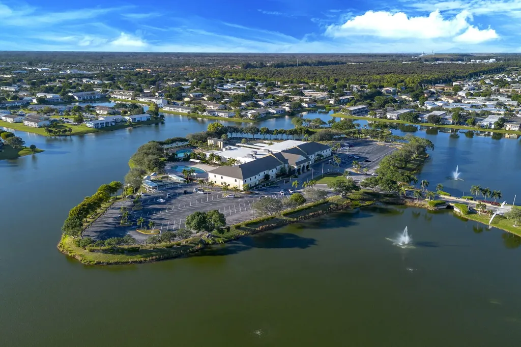 77 Kingswood West Palm Beach FL 33417