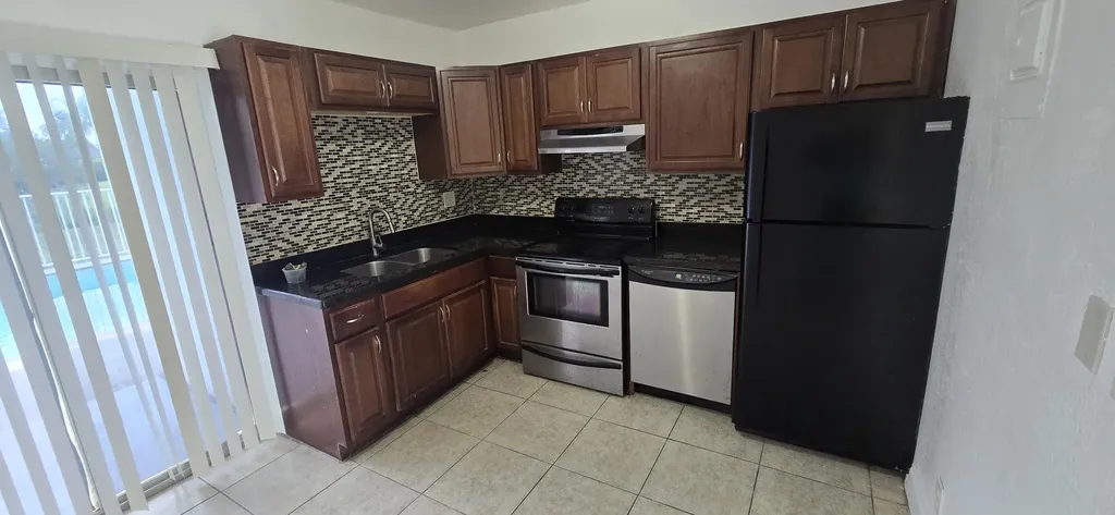 4011 Woodside Drive Coral Springs FL 33065