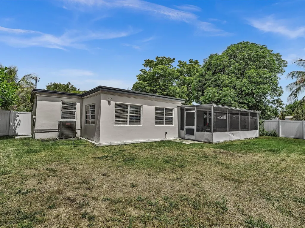 5232 NE 19th Avenue Pompano Beach FL 33064