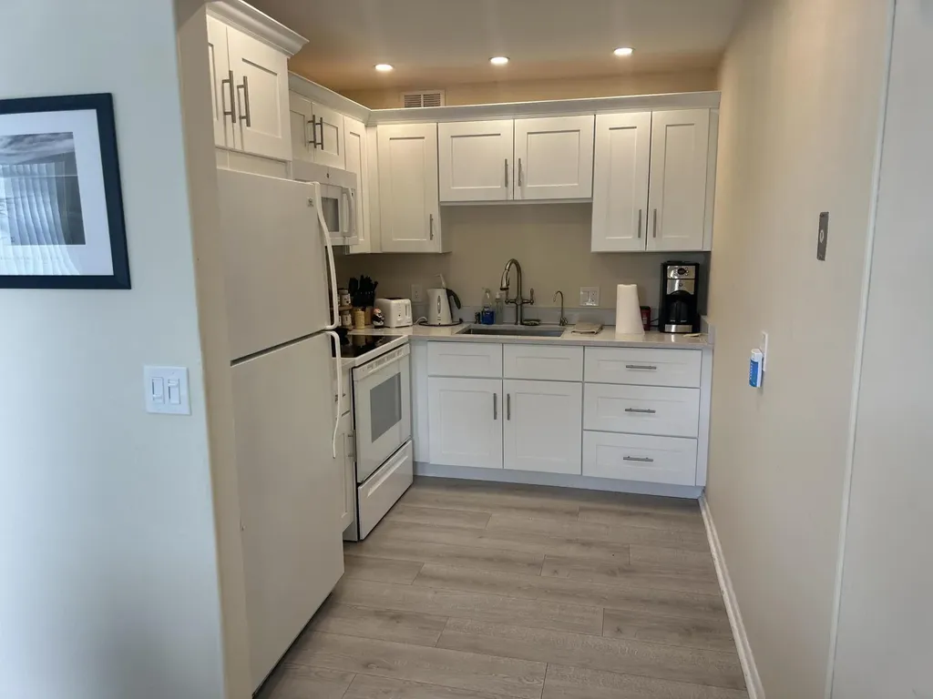 154 Windsor G West Palm Beach FL 33417