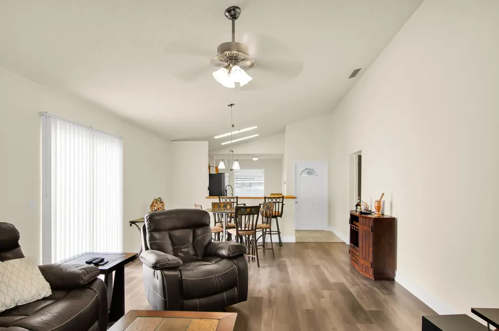 4692 Lakeside Circle West Palm Beach FL 33417