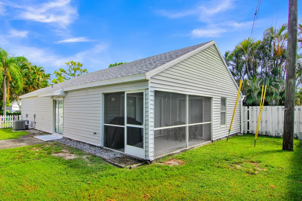 4692 Lakeside Circle West Palm Beach FL 33417