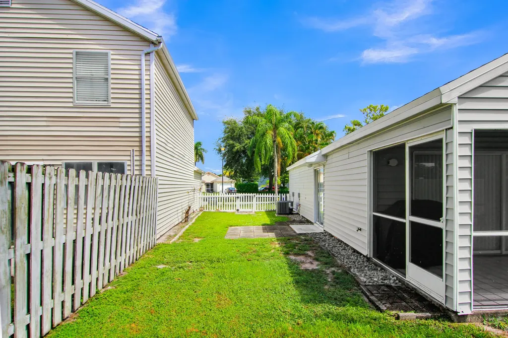 4692 Lakeside Circle West Palm Beach FL 33417
