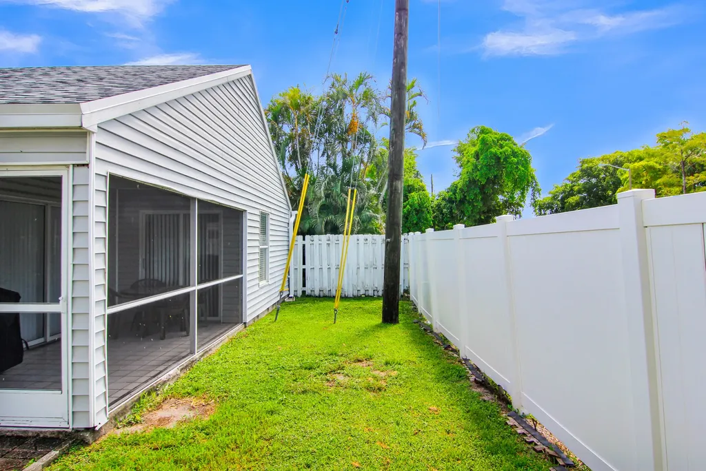 4692 Lakeside Circle West Palm Beach FL 33417