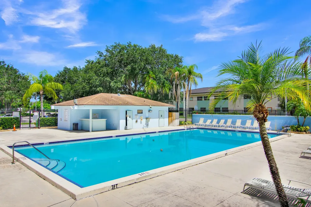4692 Lakeside Circle West Palm Beach FL 33417