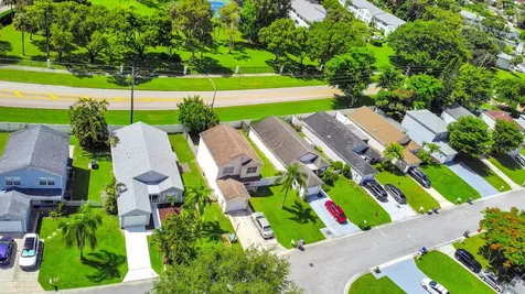4692 Lakeside Circle West Palm Beach FL 33417