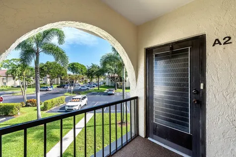 141 Lake Pine Circle Greenacres FL 33463