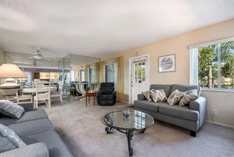 141 Lake Pine Circle Greenacres FL 33463