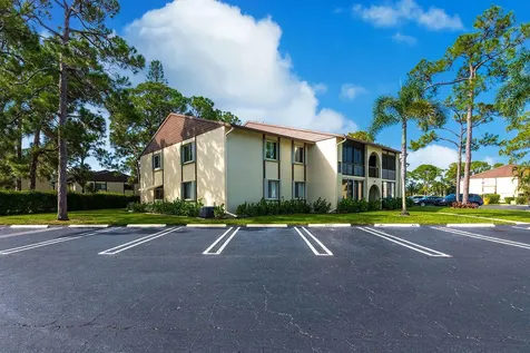 141 Lake Pine Circle Greenacres FL 33463