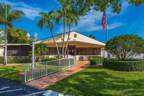 141 Lake Pine Circle Greenacres FL 33463