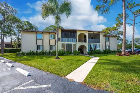 141 Lake Pine Circle Greenacres FL 33463