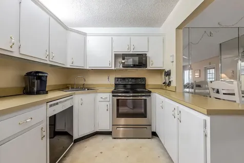 141 Lake Pine Circle Greenacres FL 33463