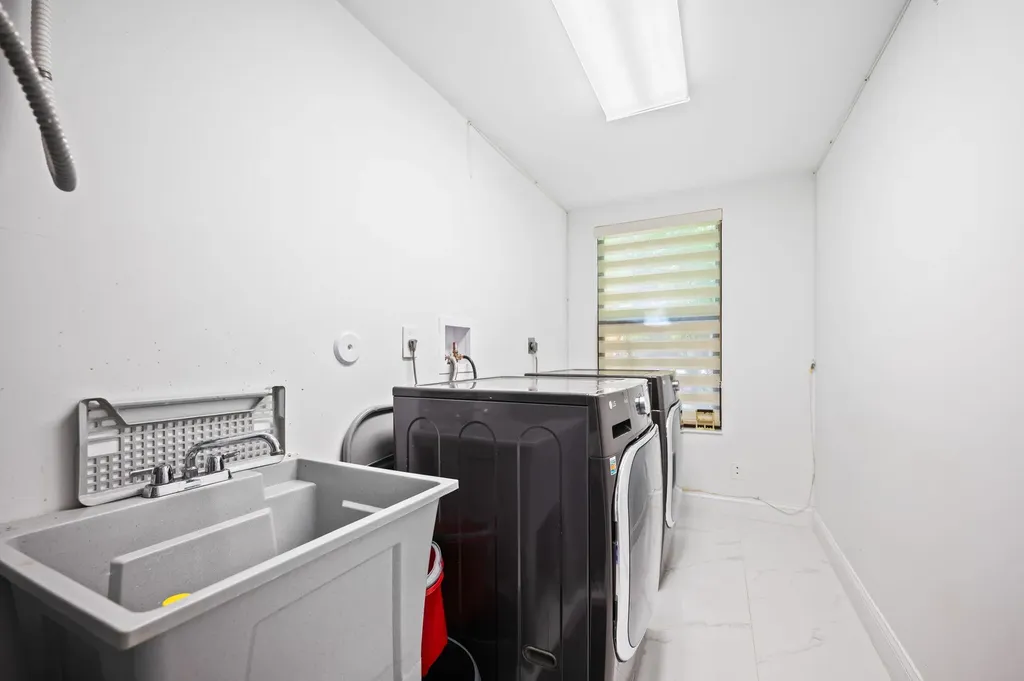 10641 SW 37th Place Davie FL 33328