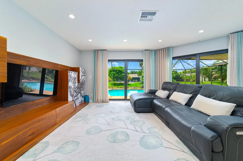9235 NW 1st Street Coral Springs FL 33071
