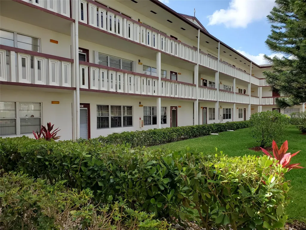 87 Fanshaw C Boca Raton FL 33434