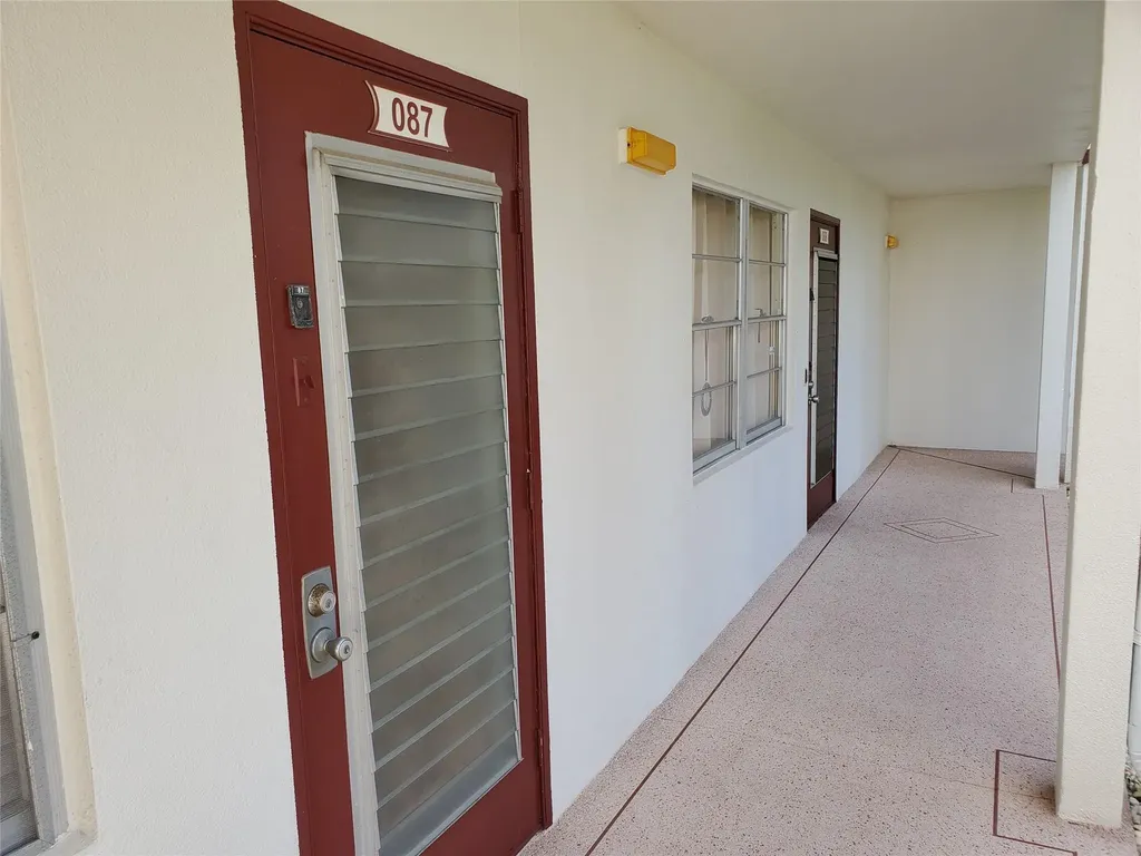 87 Fanshaw C Boca Raton FL 33434