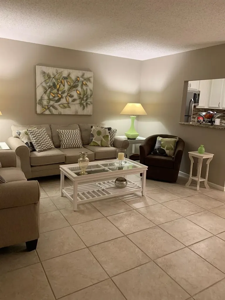 87 Fanshaw C Boca Raton FL 33434