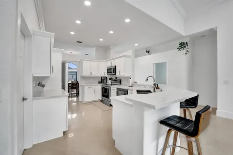 541 SW 178th Way N Pembroke Pines FL 33029